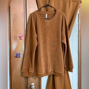 Like new large ribbed brown long sleeved top. Light brown